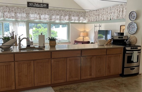 Old Lyme Casa | Studio Four: Country whole house with Wi-Fi, AC in Old Lyme near the CT River