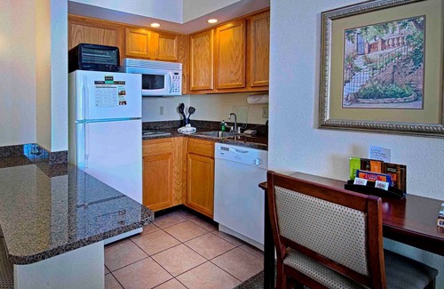 Graysville Apartamento | Studio | Free Breakfast Buffet, Pool & Gym Access