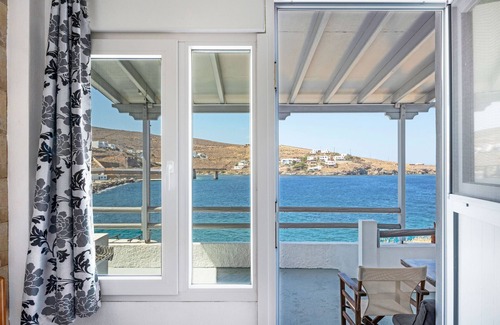 Loutra Apartamento | Estudio 'Gorgona' con vistas al mar, Wi-Fi y aire acondicionado