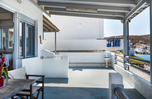 Loutra Apartamento | Estudio 'Gorgona' con vistas al mar, Wi-Fi y aire acondicionado