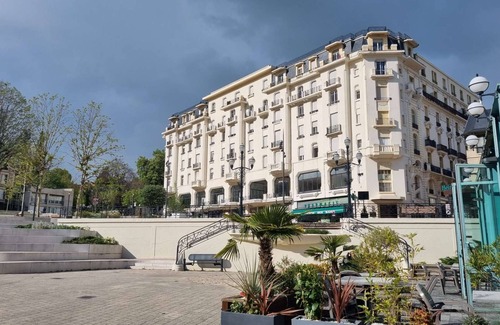 Chatel-Guyon Apartamento | Amplio estudio - Ubicación ideal - Residencia de lujo - Vista abierta