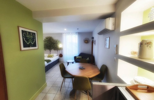 La Charite-sur-Loire Apartamento | Estudio-Lujoso-Baño privado con bañera-Vista al patio