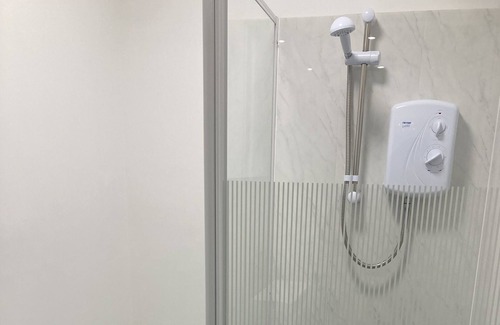 Ebbsfleet Valley Apartamento | Studio home by the lake!