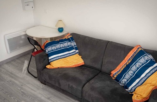 Arpajon Apartamento | casa estudio, nueva, limpia, tranquila zona suburbana.