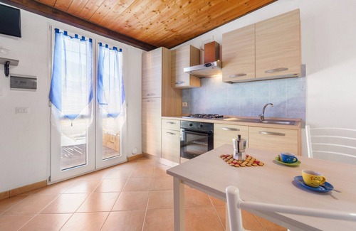 Teulada Apartamento | Estudio 'Il Mandarino' con vistas a la montaña, terraza privada y aire acondicionado