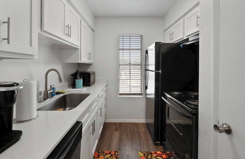 North Austin Civic Association Apartamento | Studio in Austin, TX: Gym, Pool, Near Attractions