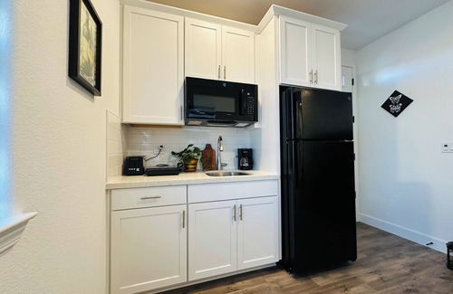 Folsom Apartamento | Studio in Folsom near Intel with breakfast and free parking.