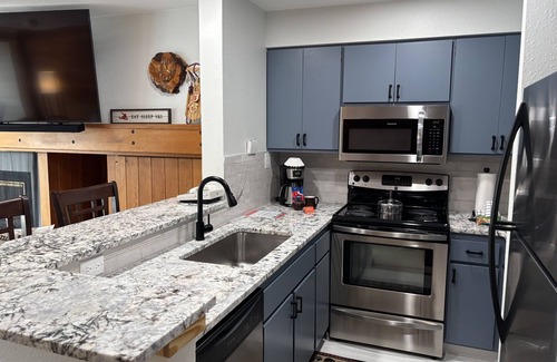 Lakeside Village Apartamento | Studio In Lakeside Village, Updated Kitchen & Bath Apts