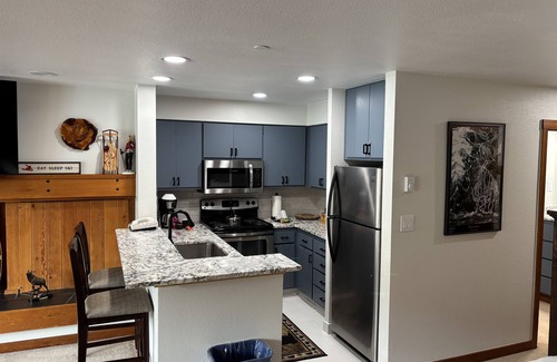 Lakeside Village Apartamento | Studio In Lakeside Village, Updated Kitchen & Bath Apts