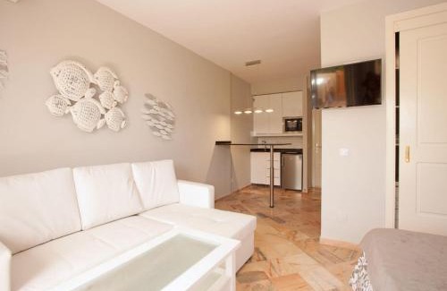 Nikki Beach Apartamento | Studio in Marbella beachfront with pool
