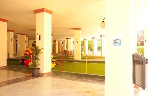 Nikki Beach Apartamento | Studio in Marbella beachfront with pool