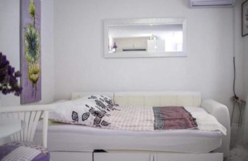 Raslina Apartamento | Studio in Raslina near Krka River and Beaches