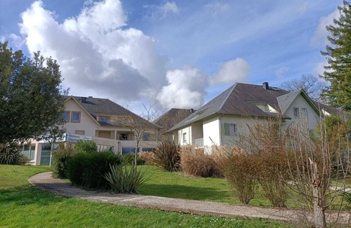 Salies-de-Bearn Apartamento | Studio in Residence with Swimming Pool B20