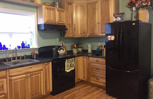 Willits Cabaña | Studio in Town Center - between the Beach and Giant Redwoods