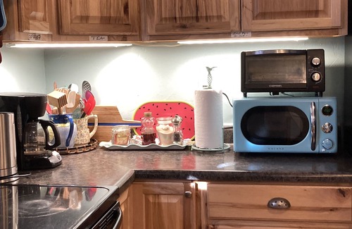 Willits Cabaña | Studio in Town Center - between the Beach and Giant Redwoods