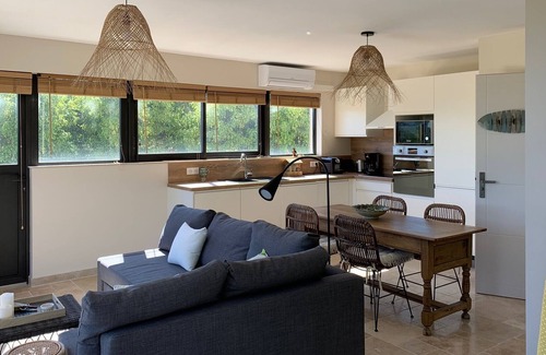 Auribeau-sur-Siagne Apartamento | Studio in villa, around Cannes, sea view terrace