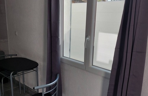 Vitrolles Apartamento | STUDIO IN VITROLLES 13 BDR near Marseille TGV airport and bus station