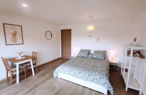 Lamure-sur-Azergues Apartamento | Studio Indépendant au Cœur du Beaujolais Vert