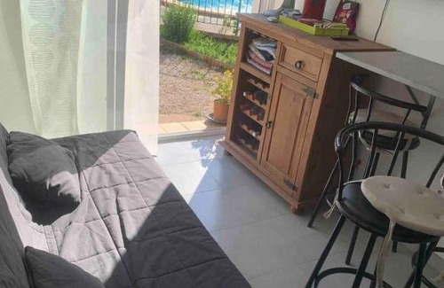 Carnoules Apartamento | Studio indépendant dans propriété avec piscine