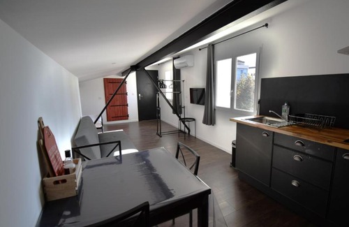 Meze Apartamento | Studio industriel à 50 m de la plage et du port