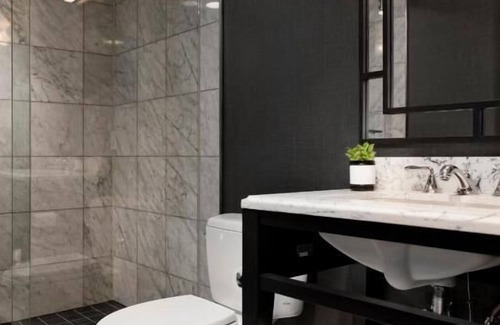 Logan Circle Casa | Studio King at Viceroy Washington DC, Short Drive to The National Mall!
