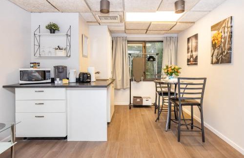 Centretown West Apartamento | Studio King Bed Apartment - Close to Chinatown