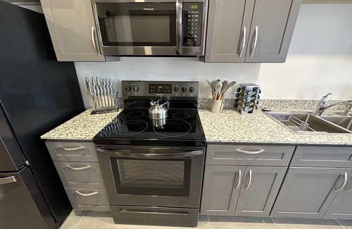 Madison Apartamento | Studio l Queen l New Build l Garage l Patio | W/D