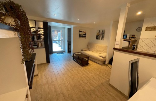 Laruns Apartamento | Studio "La Grange - Laruns" with Private Terrace and Wi-Fi