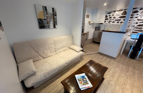 Laruns Apartamento | Studio "La Grange - Laruns" with Private Terrace and Wi-Fi