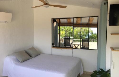 Bormes-Les-Mimosas Apartamento | Studio le Nid, vue mer, village et collines avec terrasse