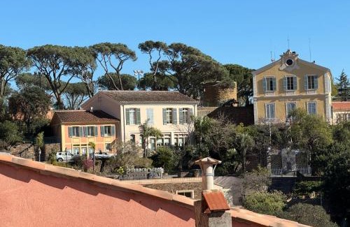 Bormes-Les-Mimosas Apartamento | Studio le Nid, vue mer, village et collines avec terrasse