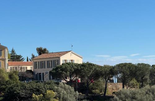 Bormes-Les-Mimosas Apartamento | Studio le Nid, vue mer, village et collines avec terrasse