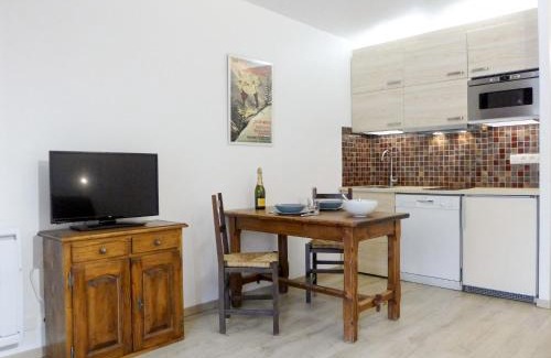 Les Praz-de-Chamonix Apartamento | Studio Le Pramouny-2 by Interhome