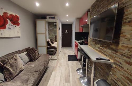 Mont-de-Lans Apartamento | Studio les 2 Alpes au Village 1800m-Commerces et télésiège à 50m-Retour ski au pied