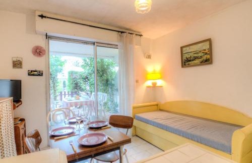 La Petite Motte Apartamento | Studio Les Cyprianes-6 by Interhome
