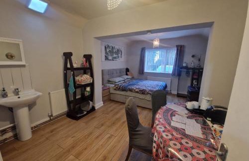 Cleedownton Apartamento | Studio Lickey Hills Near Attractions Garden Pet Ok