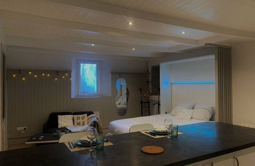 Giez Apartamento | Studio located in giez, haute savoie. enjoy life between mountains and lake.