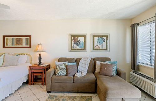 El Centro Beach Casa | Studio - Lullwater 299 bottom floor No Elevator!