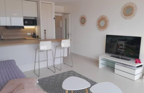 Port-la-Nouvelle Apartamento | Studio, Lumineux et Doux Face à la Mer. Wifi et Parking Privé