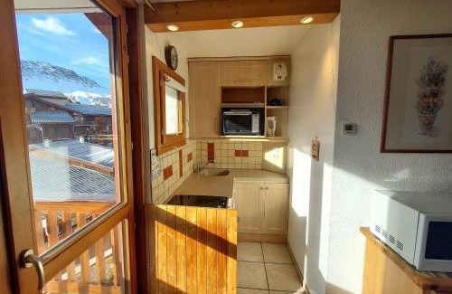 Plagne Villages Apartamento | Studio lumineux à Plagne Villages, balcon, proche pistes et commerces - FR-1-351-64