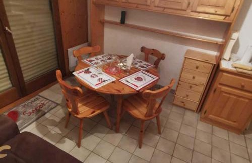 Chatel Apartamento | Studio lumineux avec terrasse, proche remontées mécaniques - Logement 3 personnes à Châtel - FR-1-676-180