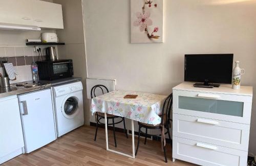 Balaruc-les-Bains Apartamento | Studio lumineux avec balcon exposé sud, tout équipé et classé 2 étoiles. - FR-1-553-139