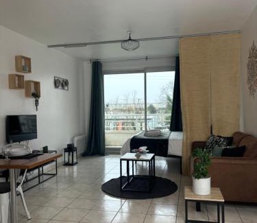 Chelles Apartamento | Studio lumineux sans vis a vis avec balcon privé