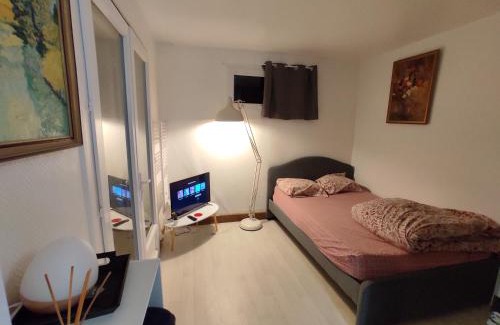 Merignac Apartamento | Studio Marjorie Indep. dans maison particulière