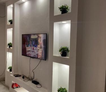 Douala Apartamento | Studio meublé à bas prix (salon, chambre, douche, cuisine)