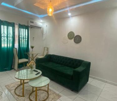 Douala Apartamento | Studio meublé à bas prix (salon, chambre, douche, cuisine)