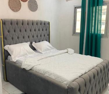 Douala Apartamento | Studio meublé à bas prix (salon, chambre, douche, cuisine)