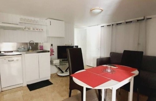 La Ferte-Gaucher Apartamento | Studio Meublé Avec Piscine