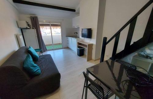 Le Grau-dʼAgde Apartamento | Studio Mezzanine au Grau d'Agde – 250m Plage, Terrasse, 4 Couchages - FR-1-423-235