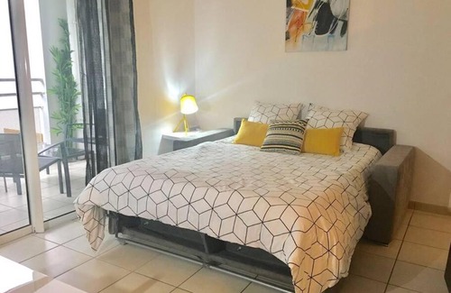 La Possession Apartamento | Studio moderne, centre-ville, au calme, parking privé